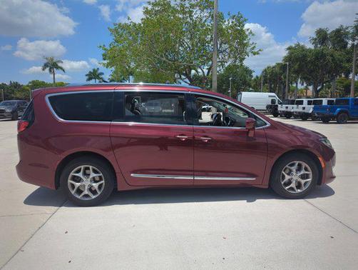 2017 Chrysler Pacifica Touring-L