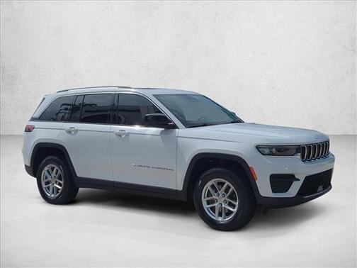 Bright White Clearcoat 2023 Jeep Grand Cherokee Laredo