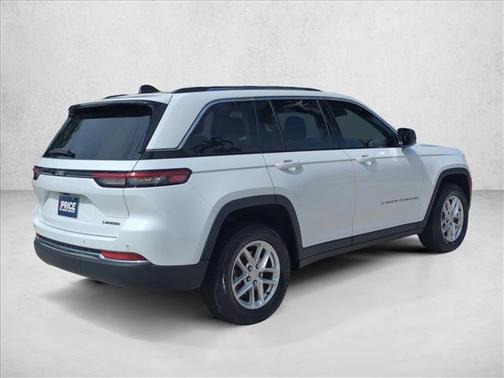 Bright White Clearcoat 2023 Jeep Grand Cherokee Laredo