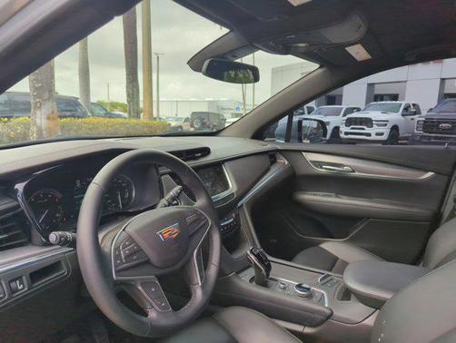 2025 Cadillac XT5 Luxury