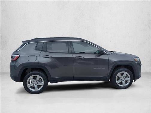 Granite Crystal Metallic Clearcoat 2023 Jeep Compass Latitude
