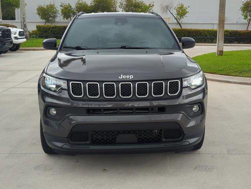 Granite Crystal Metallic Clearcoat 2023 Jeep Compass Latitude