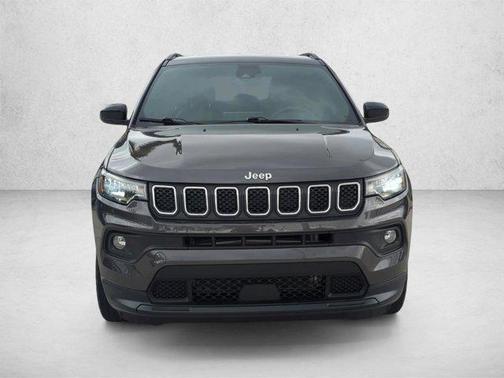 Granite Crystal Metallic Clearcoat 2023 Jeep Compass Latitude