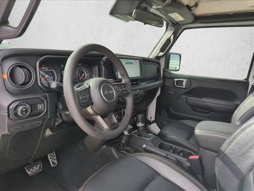 Bright White Clearcoat 2025 Jeep Gladiator Mojave 4x4