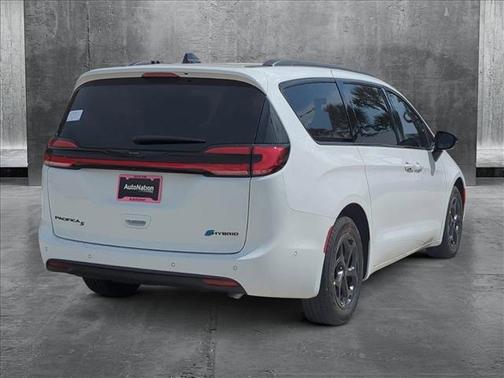 2025 Chrysler Pacifica Hybrid Premium S Appearance Pkg