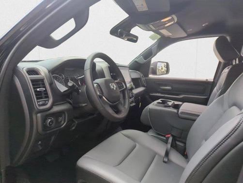 Diamond Black Crystal Pearlcoat 2026 RAM 1500 Tradesman