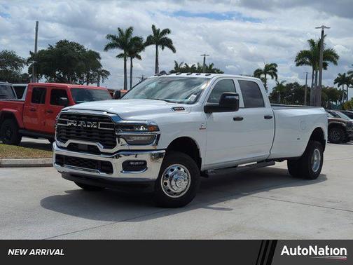 2025 RAM 3500 Tradesman Crew Cab 4x4 8' Box