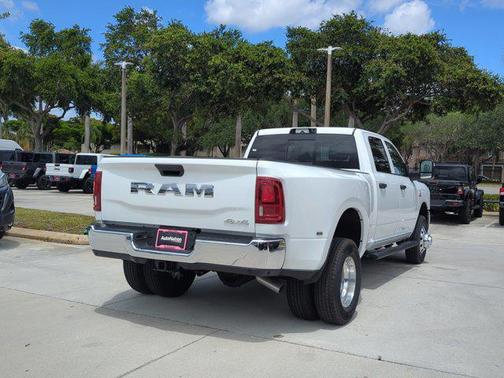 2025 RAM 3500 Tradesman Crew Cab 4x4 8' Box