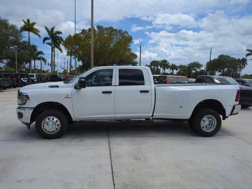 2025 RAM 3500 Tradesman Crew Cab 4x4 8' Box