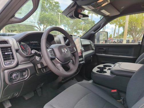 2025 RAM 3500 Tradesman Crew Cab 4x4 8' Box