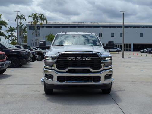 2025 RAM 3500 Tradesman Crew Cab 4x4 8' Box