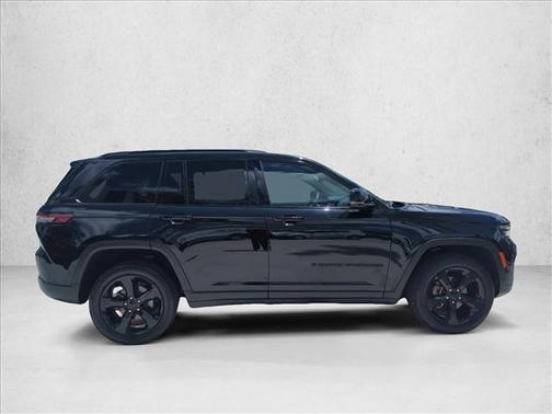 Diamond Black Crystal Pearlcoat 2023 Jeep Grand Cherokee Altitude