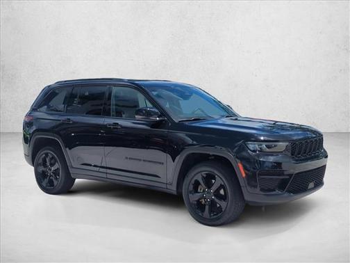 Diamond Black Crystal Pearlcoat 2023 Jeep Grand Cherokee Altitude