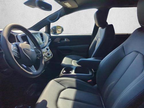 Bright White Clearcoat 2026 Chrysler Pacifica L