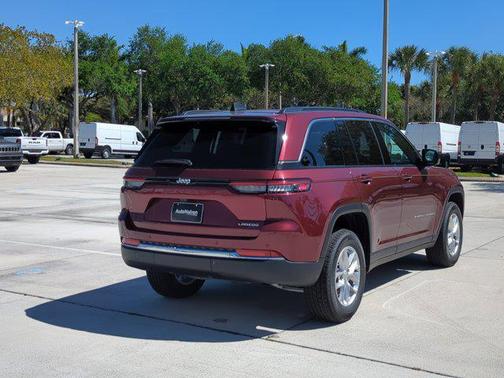 2025 Jeep Grand Cherokee Laredo