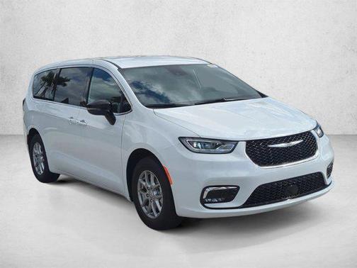 Bright White Clearcoat 2026 Chrysler Pacifica L