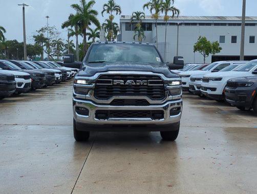 2025 RAM 2500 Tradesman Crew Cab 4x4 6'4' Box