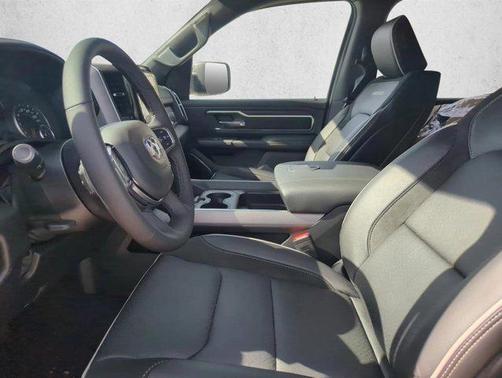 Diamond Black Crystal Pearlcoat 2026 RAM 1500 Laramie