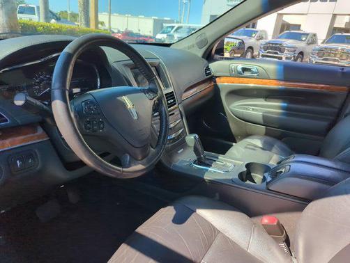 2014 Lincoln MKT Livery