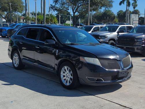 2014 Lincoln MKT Livery
