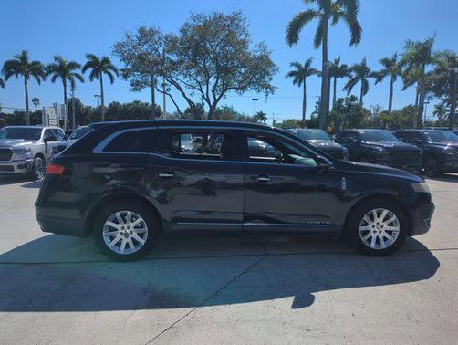2014 Lincoln MKT Livery