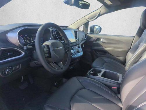 Bright White Clearcoat 2026 Chrysler Pacifica L