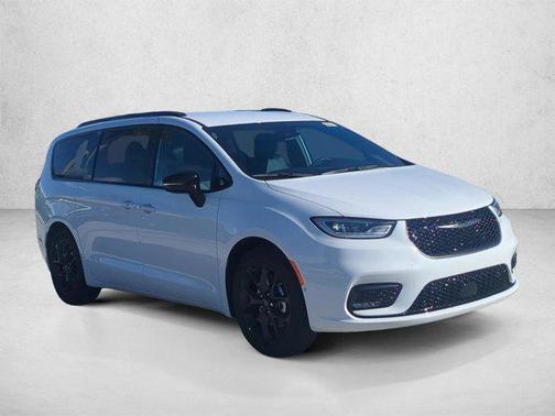 Bright White Clearcoat 2026 Chrysler Pacifica L