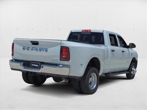 2022 RAM 3500 Tradesman Crew Cab 4x4 8' Box