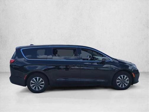 2025 Chrysler Pacifica Hybrid Select