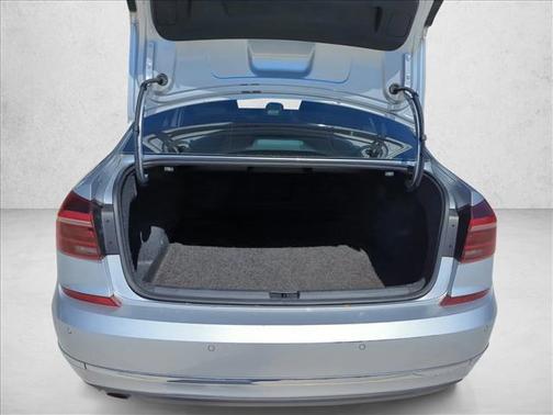 2018 Volkswagen Passat 2.0T SEL Premium