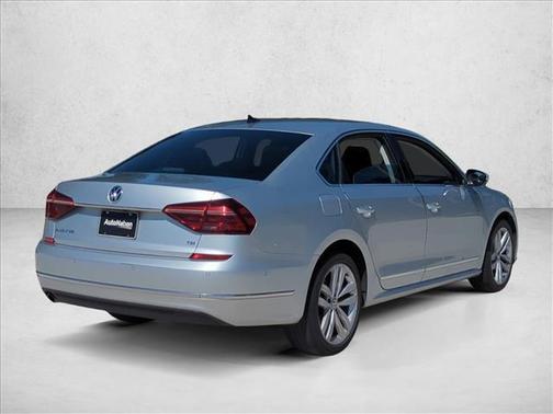 2018 Volkswagen Passat 2.0T SEL Premium