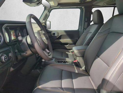 Anvil Clearcoat 2026 Jeep Gladiator Sahara 4x4