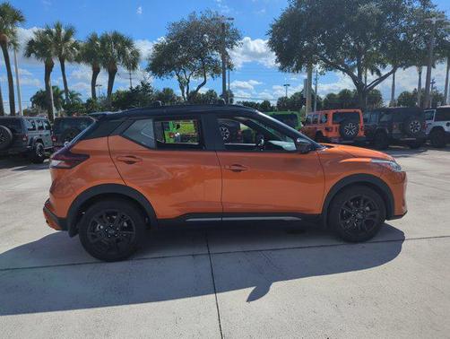 2023 Nissan Kicks SR
