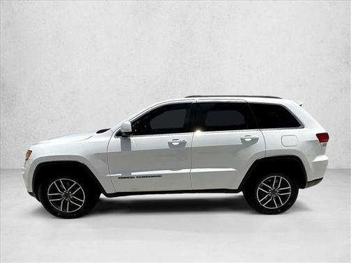 Bright White Clearcoat 2020 Jeep Grand Cherokee Laredo
