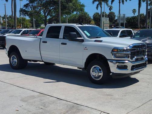 Bright White Clearcoat 2026 RAM 3500 Tradesman Crew Cab 4x4 8' Box