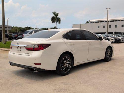 Eminent White Pearl 2018 Lexus ES 350 Base