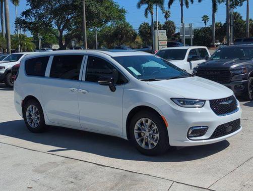 Bright White Clearcoat 2026 Chrysler Pacifica Limited