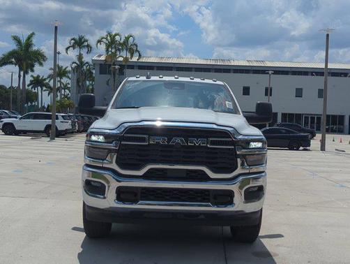 2025 RAM 2500 Tradesman Crew Cab 4x4 6'4' Box