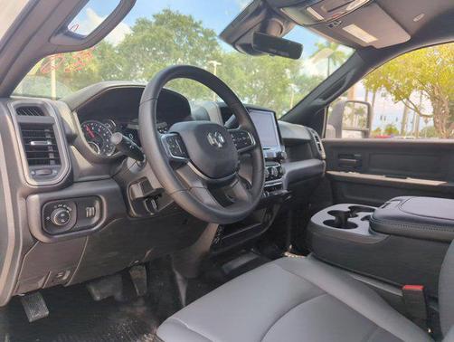 2025 RAM 2500 Tradesman Crew Cab 4x4 6'4' Box