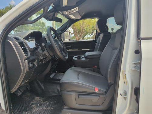 2025 RAM 2500 Tradesman Crew Cab 4x4 6'4' Box