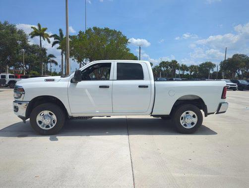 2025 RAM 2500 Tradesman Crew Cab 4x4 6'4' Box