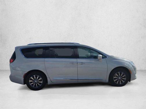 Luxury White Pearlcoat 2019 Chrysler Pacifica Touring-L Plus