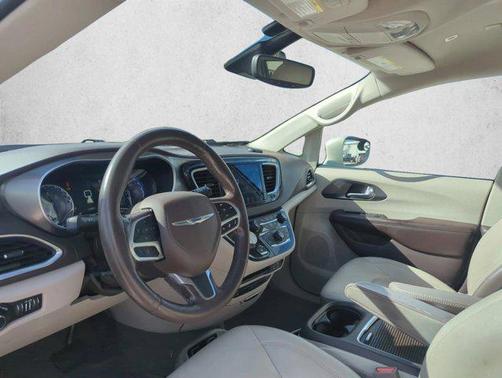 Luxury White Pearlcoat 2019 Chrysler Pacifica Touring-L Plus