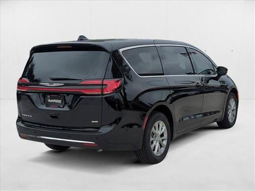 Diamond Black Crystal Pearlcoat 2025 Chrysler Pacifica L