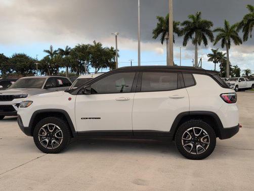 Bright White Clearcoat 2024 Jeep Compass Trailhawk