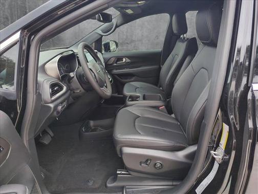 2025 Chrysler Pacifica L