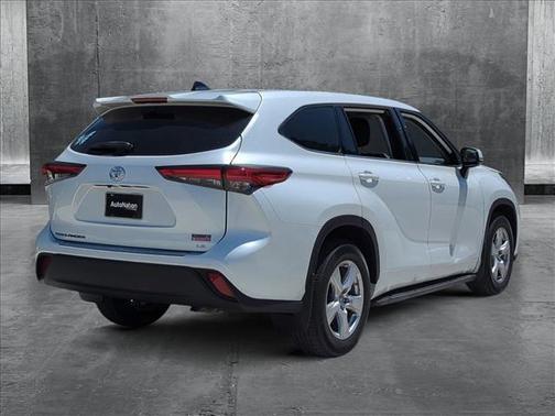 2022 Toyota Highlander LE