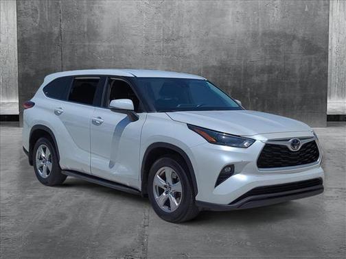 2022 Toyota Highlander LE