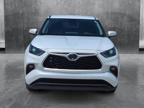 2022 Toyota Highlander LE