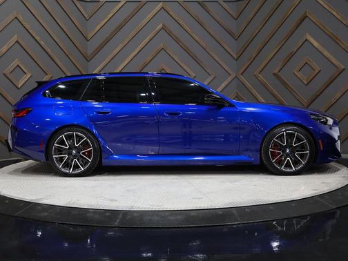 Marina Bay Blue Metallic 2025 BMW M5 Base